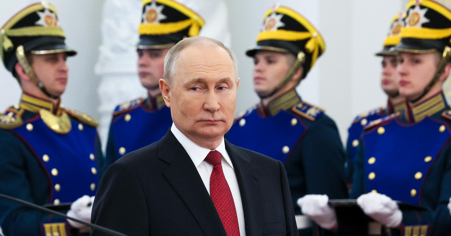 Putin är en måttlig alkoholkonsument och gillar inte fyllkajor. Under kriget har supandet i Kreml ökat, enligt källor.