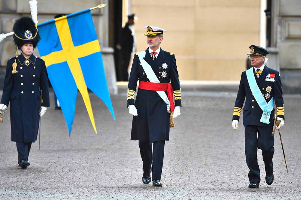 Kung Felipe och kung Carl XVI Gustaf inspekterade Livgardet. 