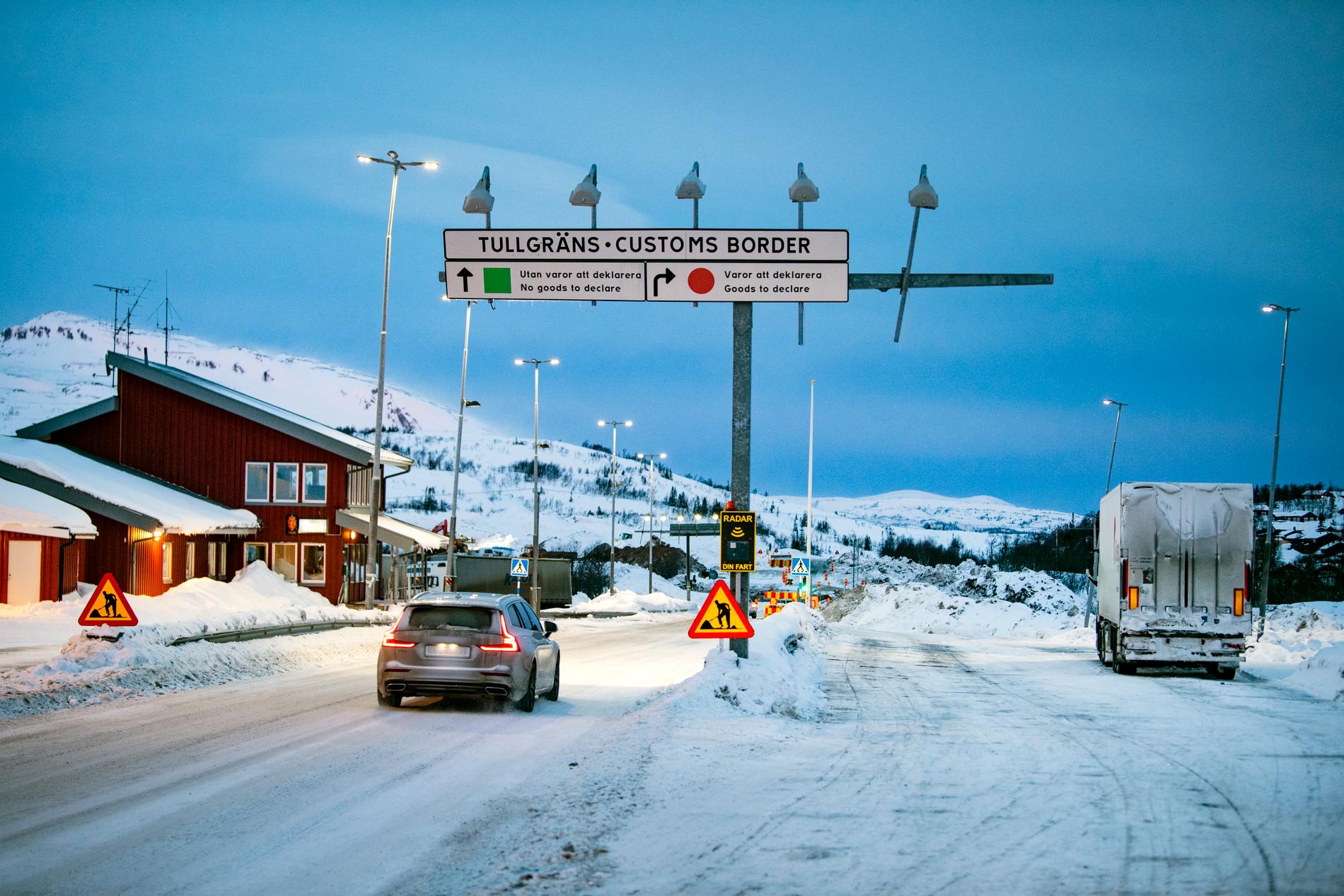 Gränsövergången till Norge på väg E14 är en av de som kommer att fortsätta vara öppen. Arkivbild.
