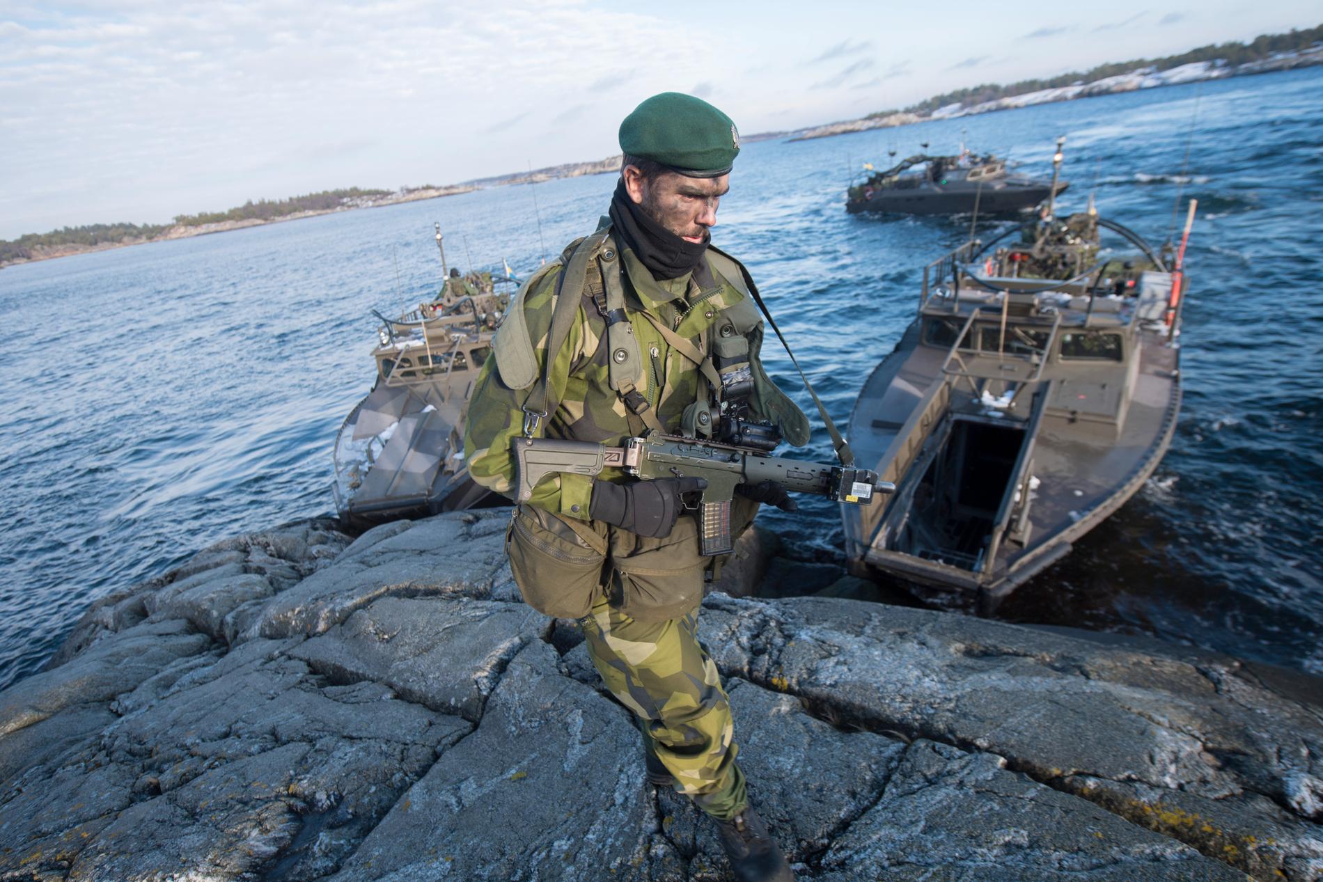 Svenska försvaret gör sig redo att träna försvar av Sverige i den stora försvarsövningen Aurora 17. Arkivbild.