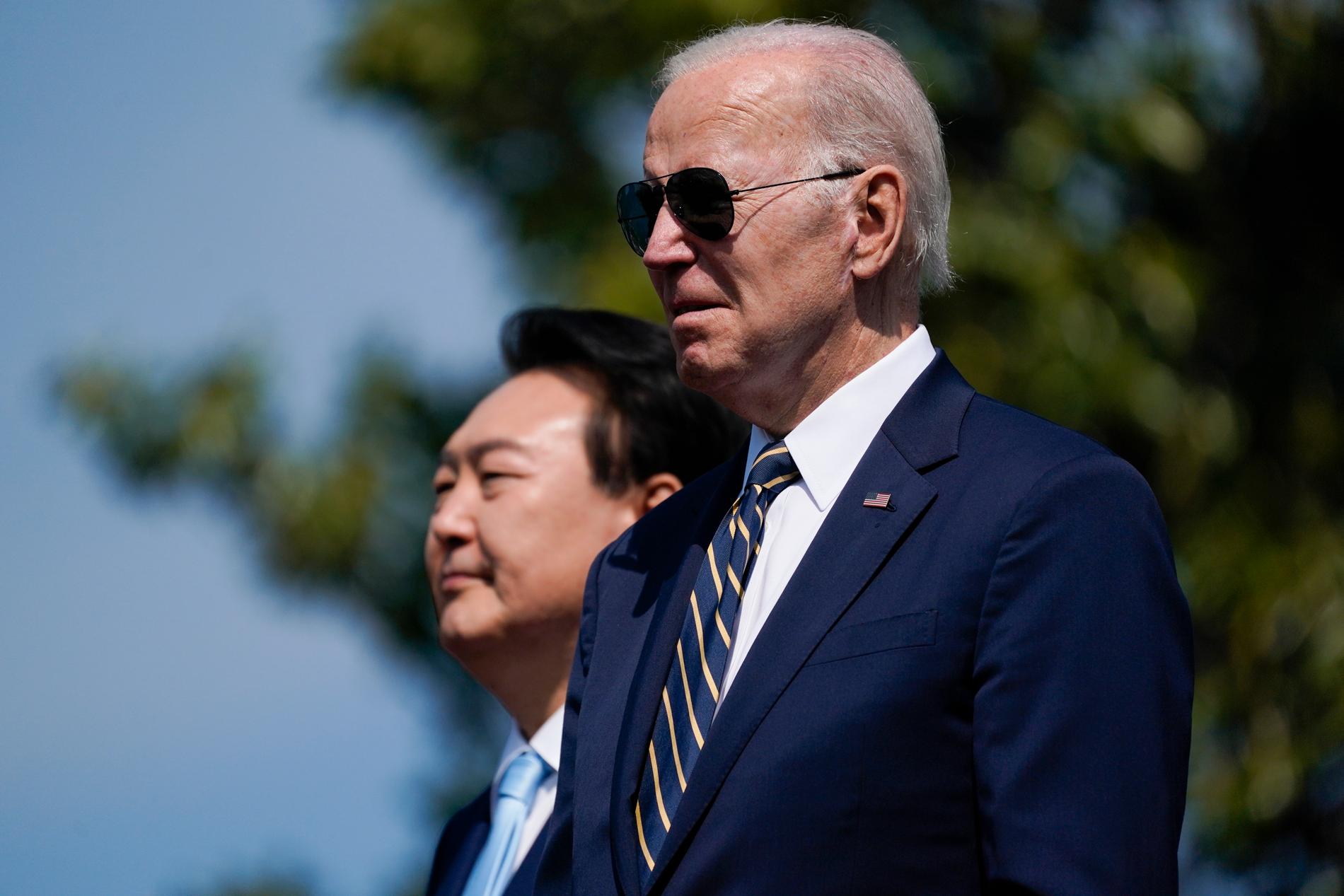 Sydkoreas president Yoon Suk Yeol och USA:s Joe Biden.
