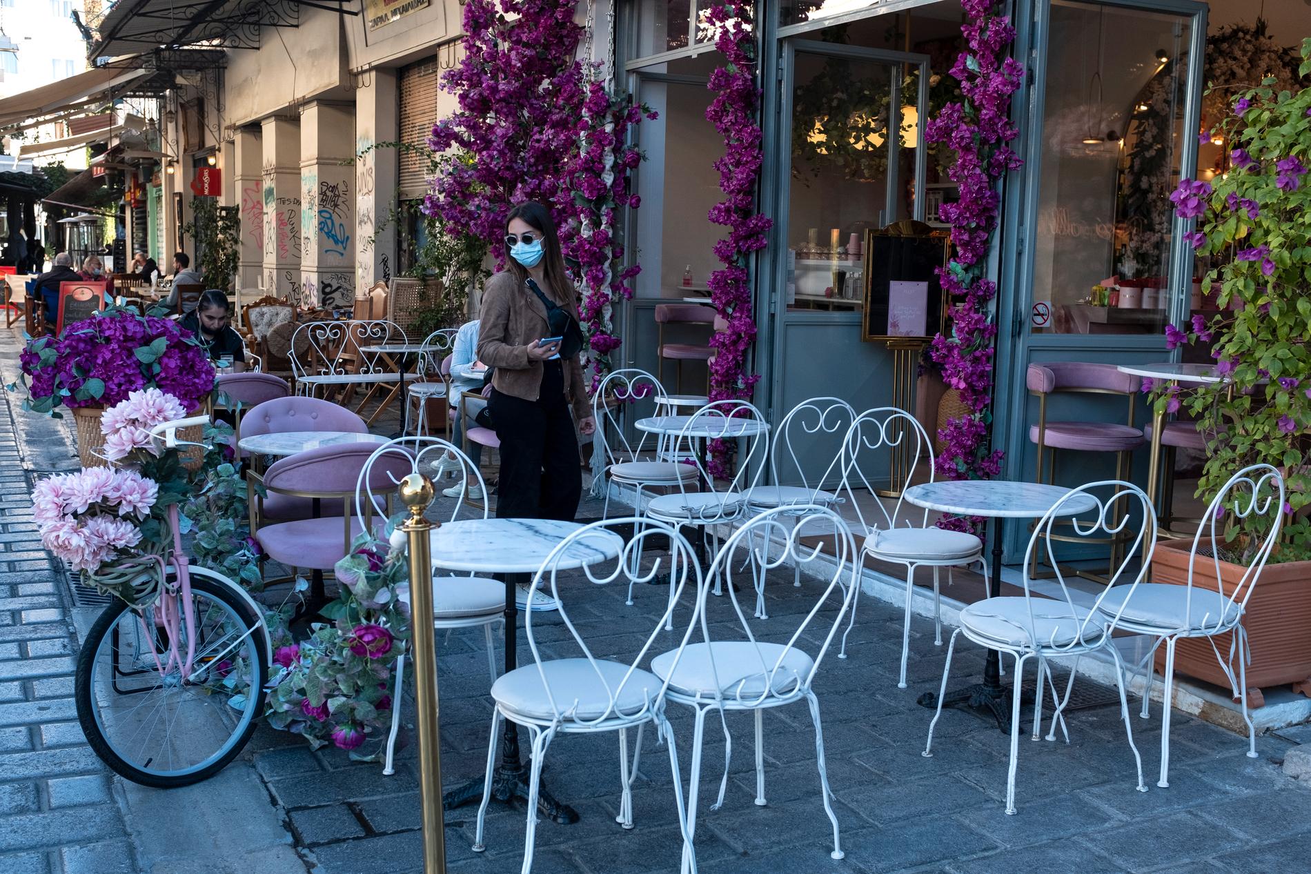 Från och med 3 november stänger Grekland bland annat barer och restauranger.