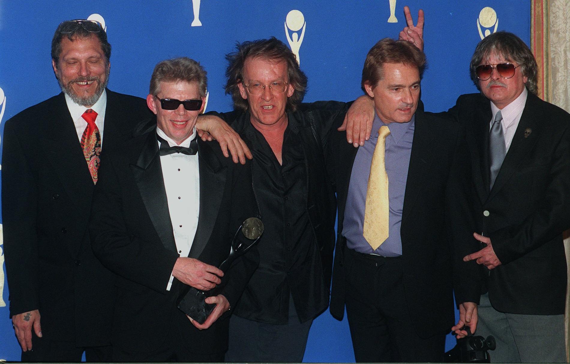 Marty Balin, en av grundarna till Jefferson Airplane har avlidit. På bilden står han tvåa från höger på bilden när bandet valdes in i Rock and roll hall of fame 1996. Arkivbild.
