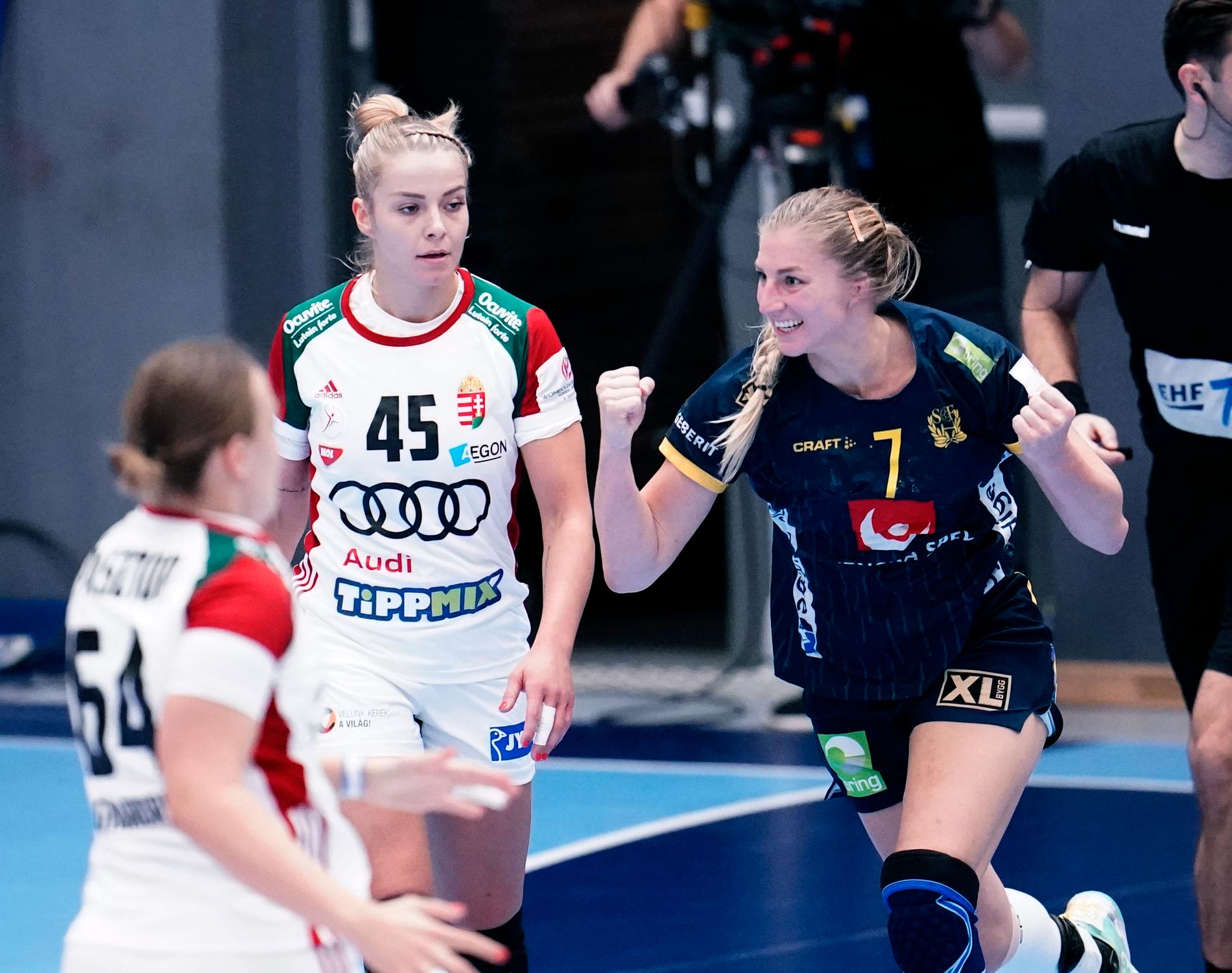 Linn Blohm jublar efter ett av sina mål när Sverige slog Ungern i genrepet inför EM i Danmark, som startar på torsdag.