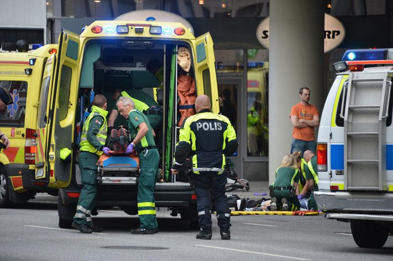 Minst två personer skadades vid den vilda biljakten genom centrala Malmö.