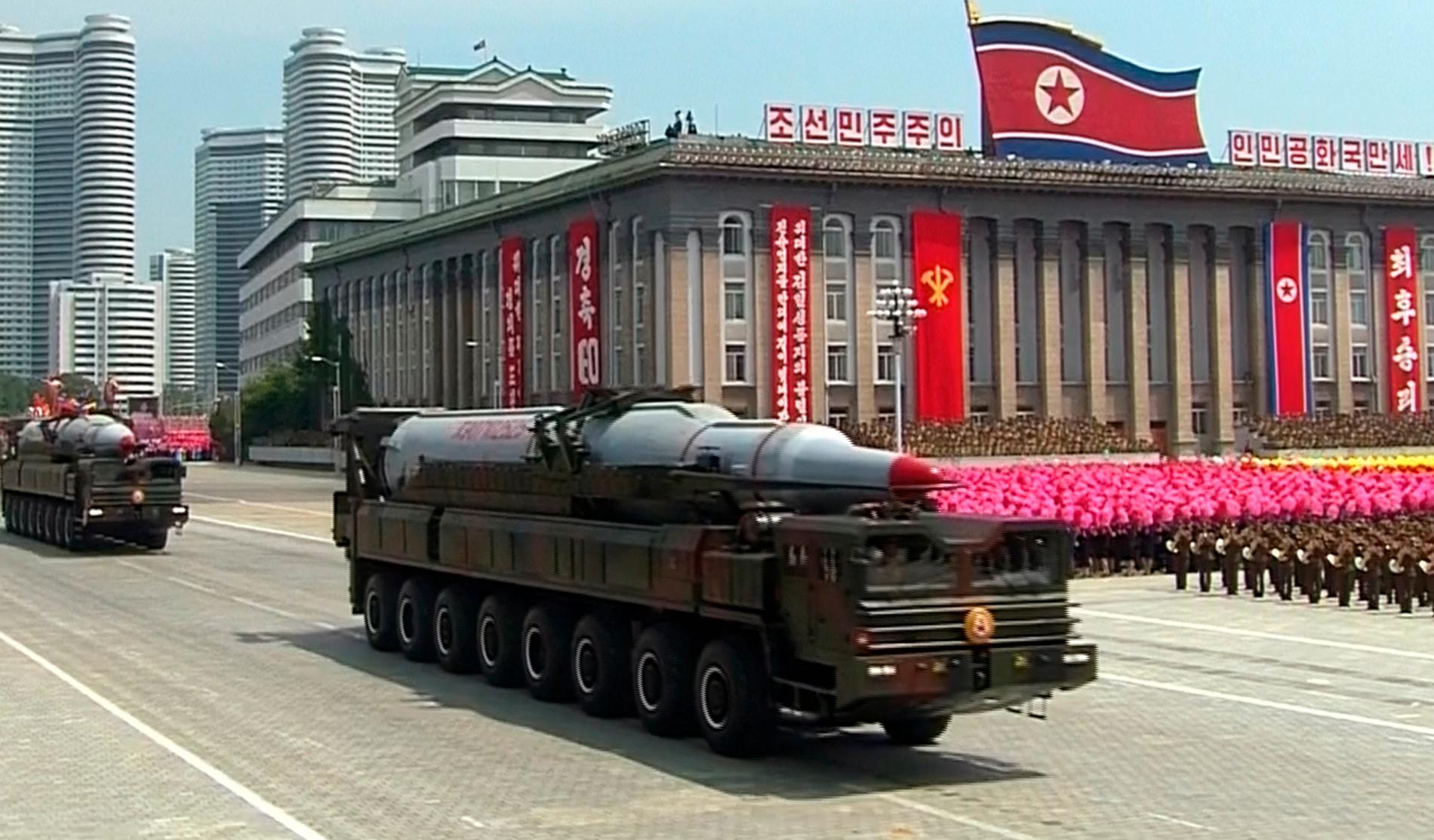 Militärparad i Nordkoreas huvudstad Pyongyang.