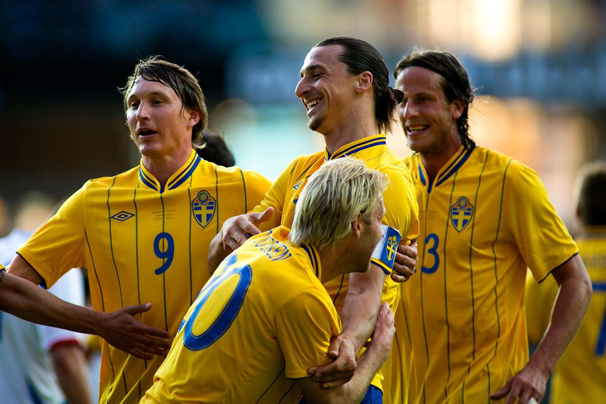 10 maj 2012 Redan i minut två sätter Zlatan första målet i träningslandskampen hemma mot Island.