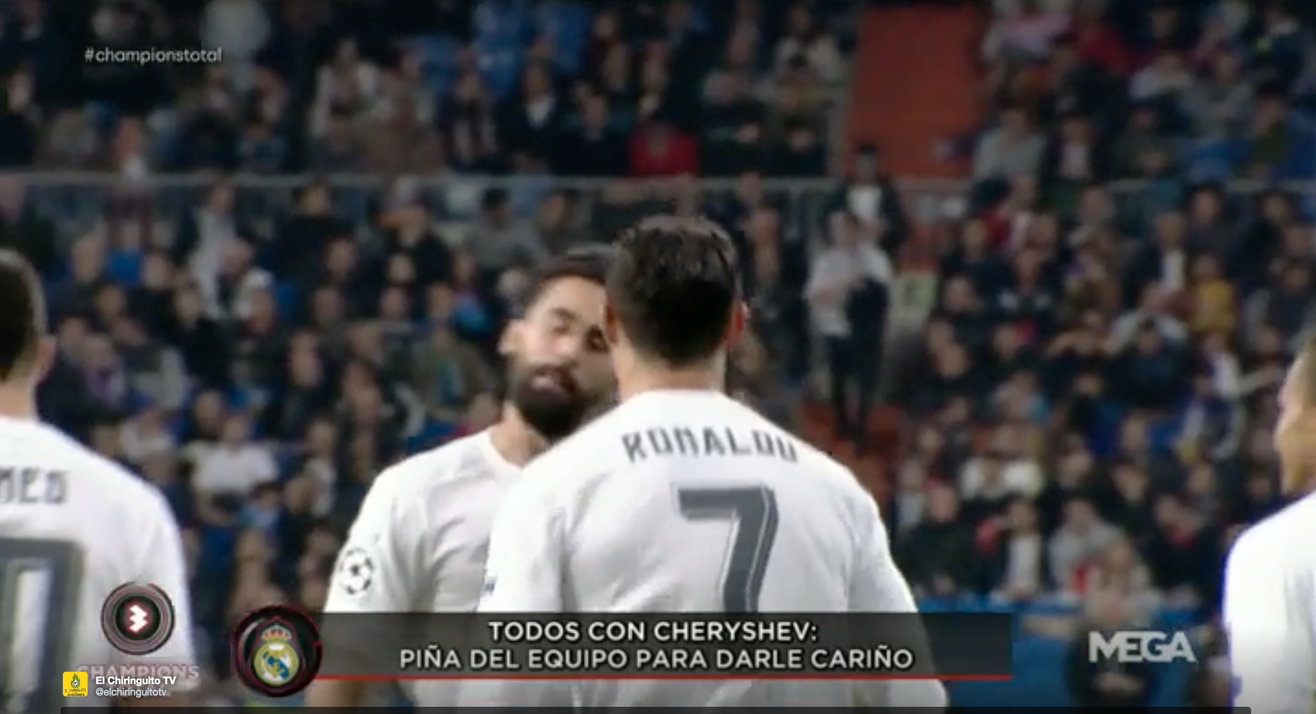 Arbeloa säger till Ronaldo.
