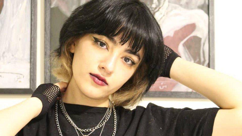 Nika Shakarami, 16, hittades död efter att hon deltagit i protesterna i Teheran.