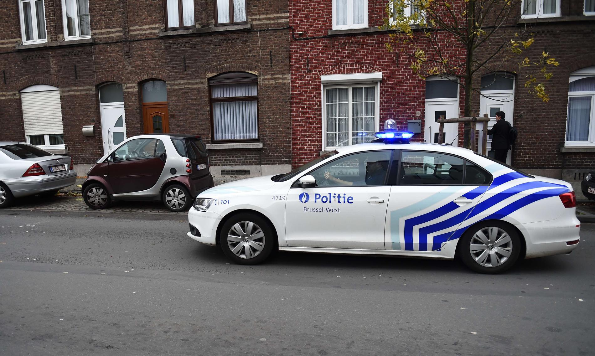 Flera personer greps i stadsdelen Molenbeek i Bryssel med koppling till dåden i Paris.