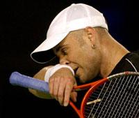 26 raka segrar   sedan tog det stopp. Andre Agassi förlorade semifinalen i Australian Open mot Marat Safin.