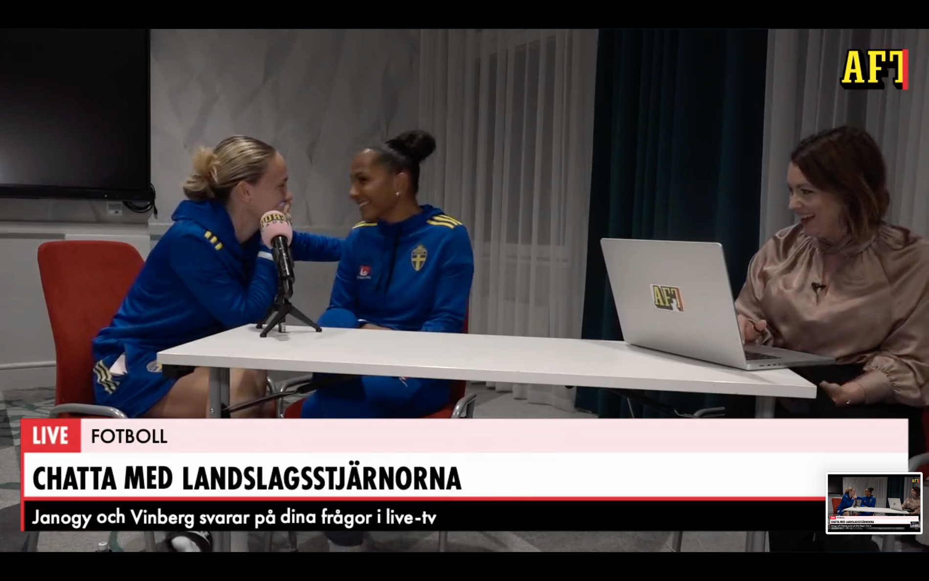 Matilda Vinberg och Madelen Janogy tillsammans med Sportbladets Anna Rydén.