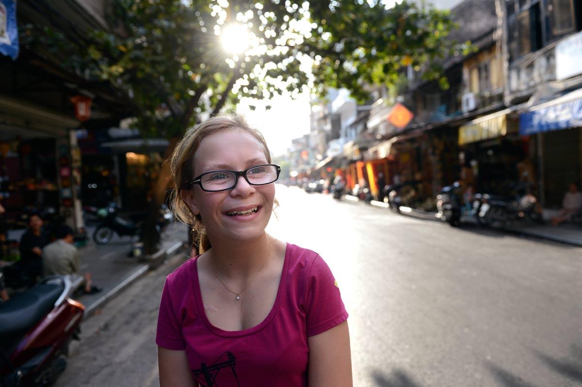 Linnea har bott i Hanoi i ett och ett halvt år och trivs bra.