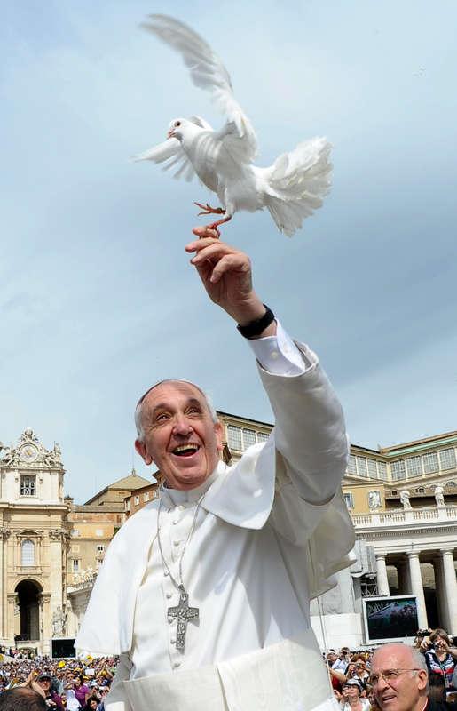 Lyft för Vatikanen. Påven Franciskus kallar till biskopsråd för att diskutera bland annat brännande frågor som abort, preventivmedel och homosexuellas rättigheter.