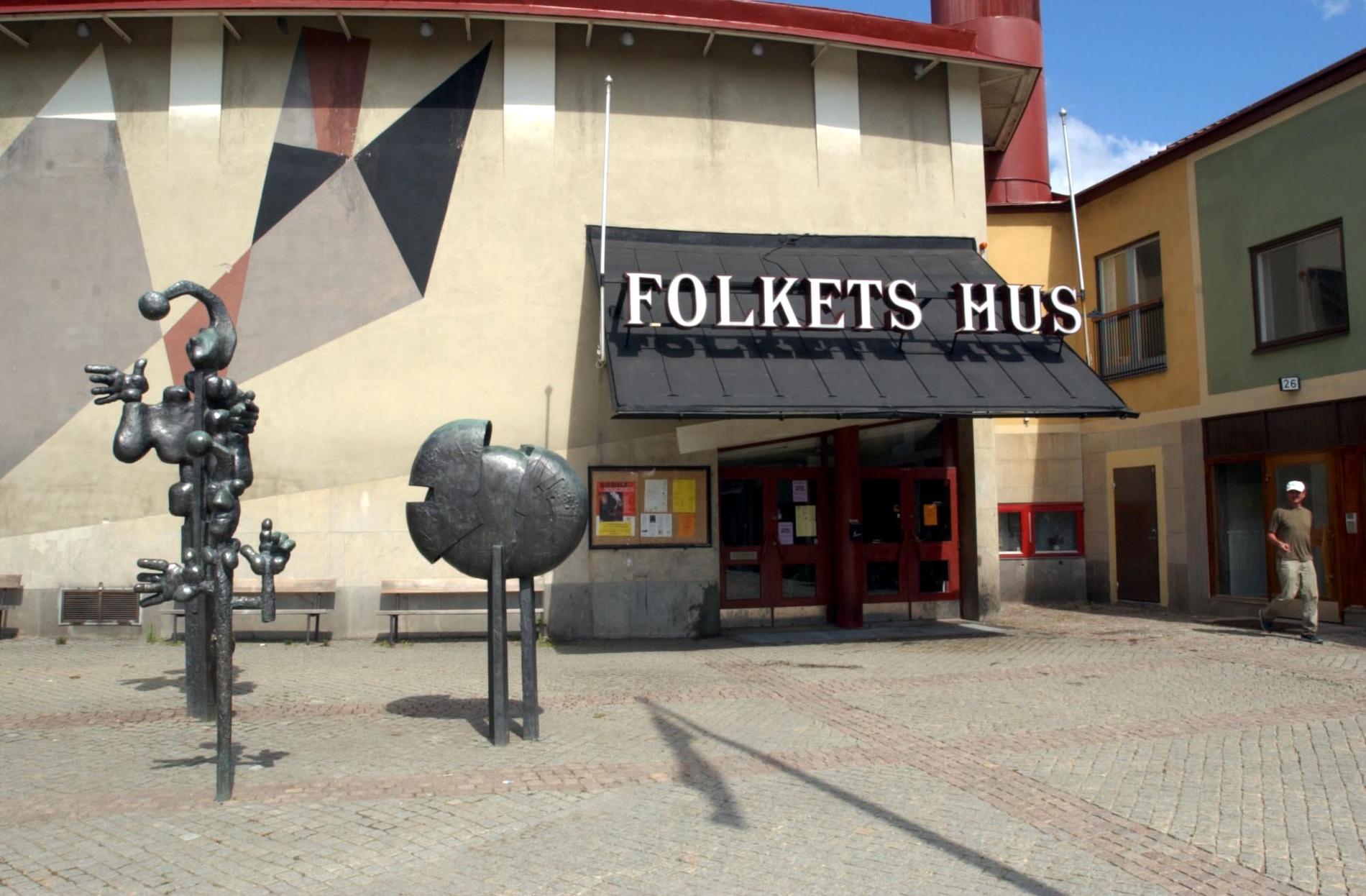 Tre män misstänks ha skjutit mot två ordningsvakter i Årsta i Stockholm. Arkivbild.