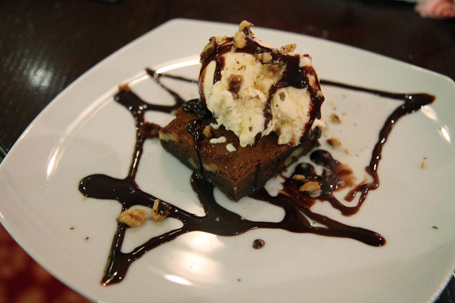 Walnut brownie på puben O’Sheehans – en av alla fantastiska desserter.