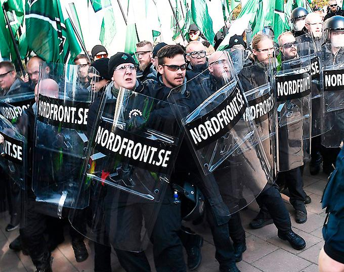 Nazistiska Nordiska motståndsrörelsen på Göteborgs gator.