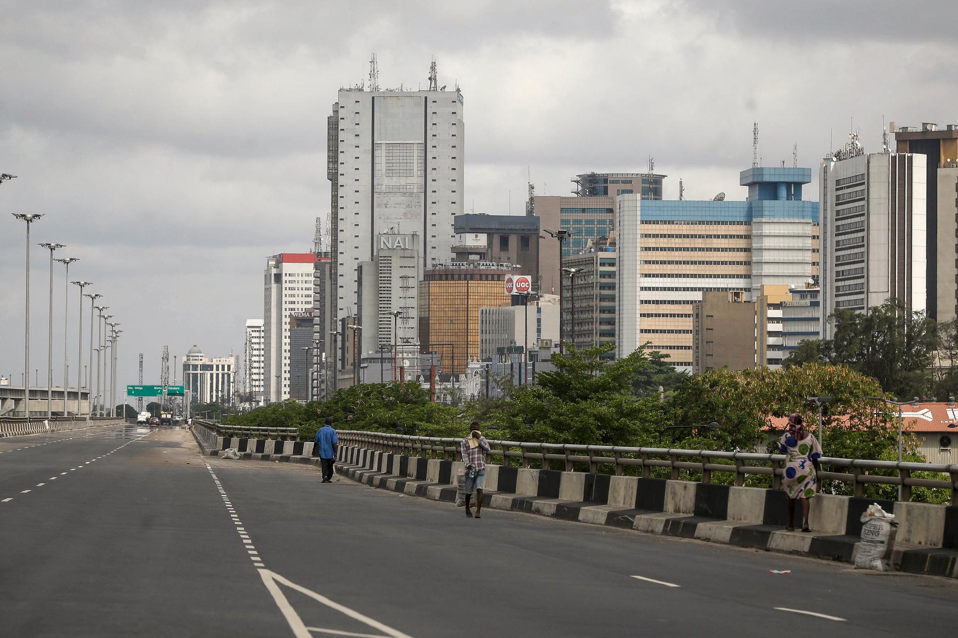 En nästan folktom gata i Lagos, Nigeria.