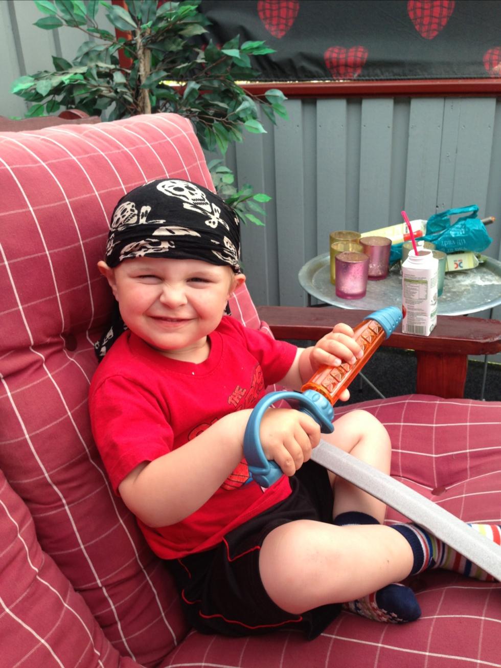 Vår son Dylan som sommarens bästa pirat.