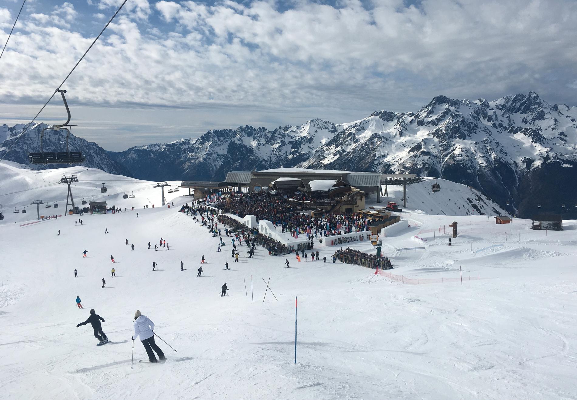 Olyckan skedde i Alpe d’Huez skidsystem i Frankrike.