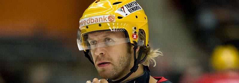 Frölundas Tomi Kallio är en av spelarna som fått använda gul hjälm denna säsong.