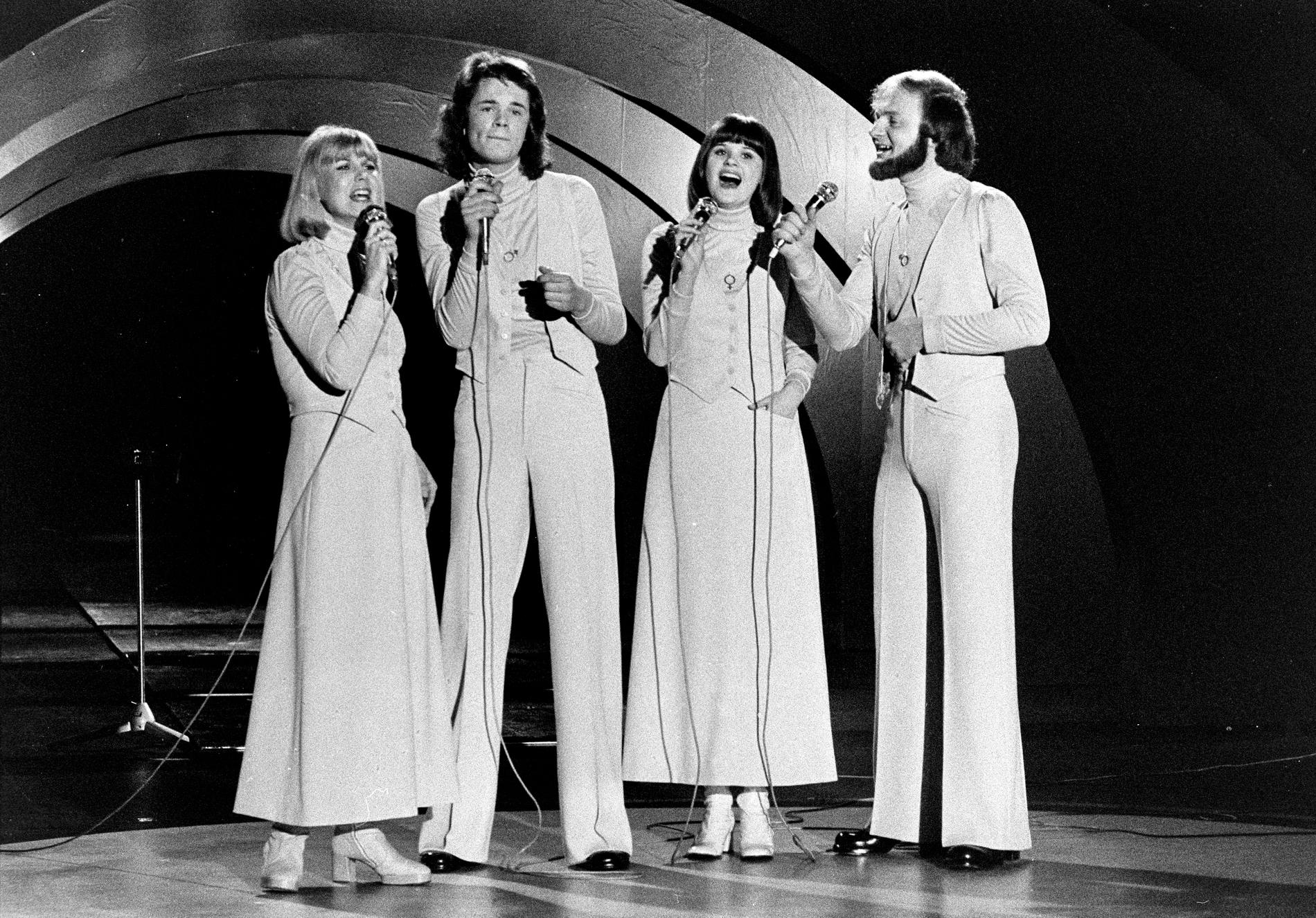 Musikgruppen Glenmarks med Ann-Louise Hanson, Anders Glenmark, Karin Glenmark och Bruno Glenmark som framförde sångbidraget ”I annorlunda land” på Melodifestivalen den 9 februari 1974. Bidraget slutade på åttonde plats.