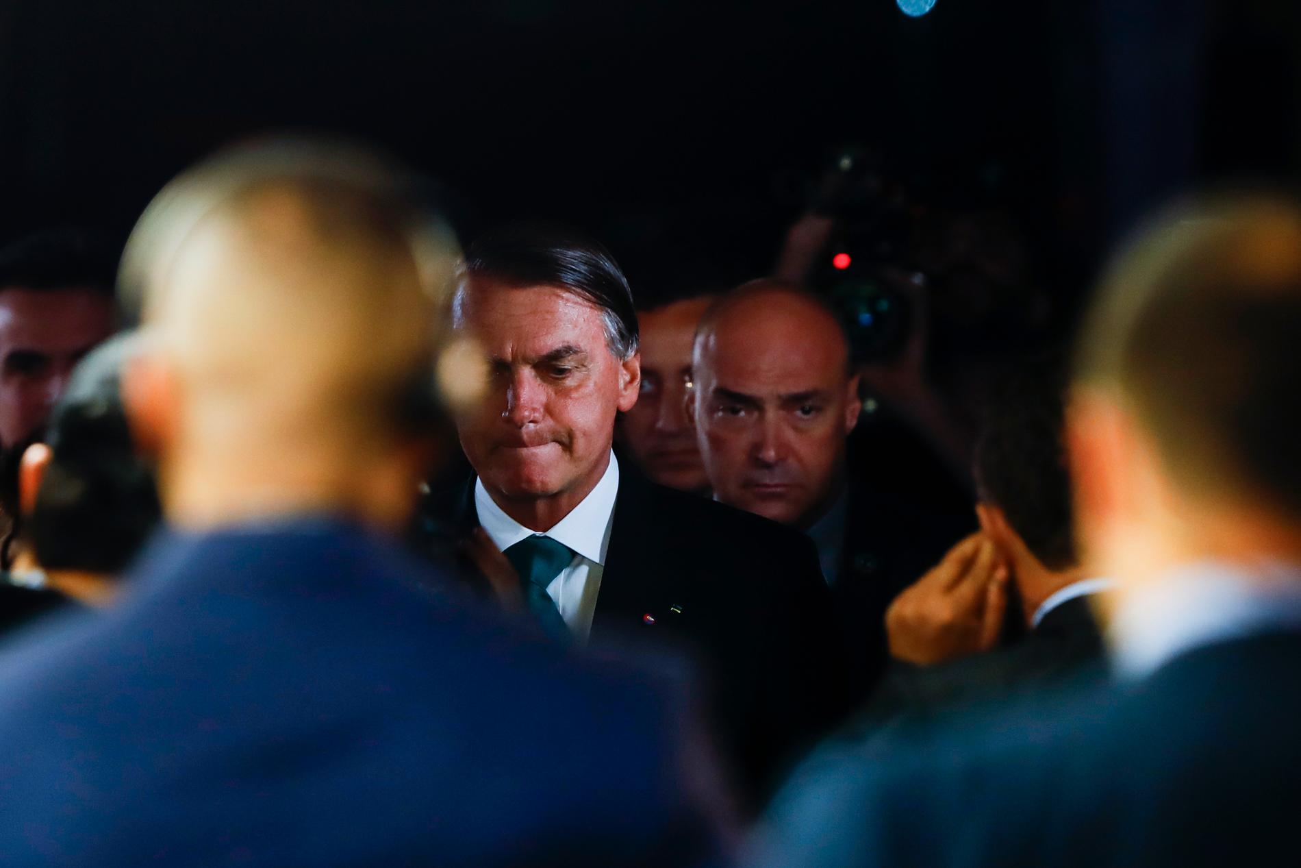 Bolsonaro på väg till en tv-debatt i Brasilien. 