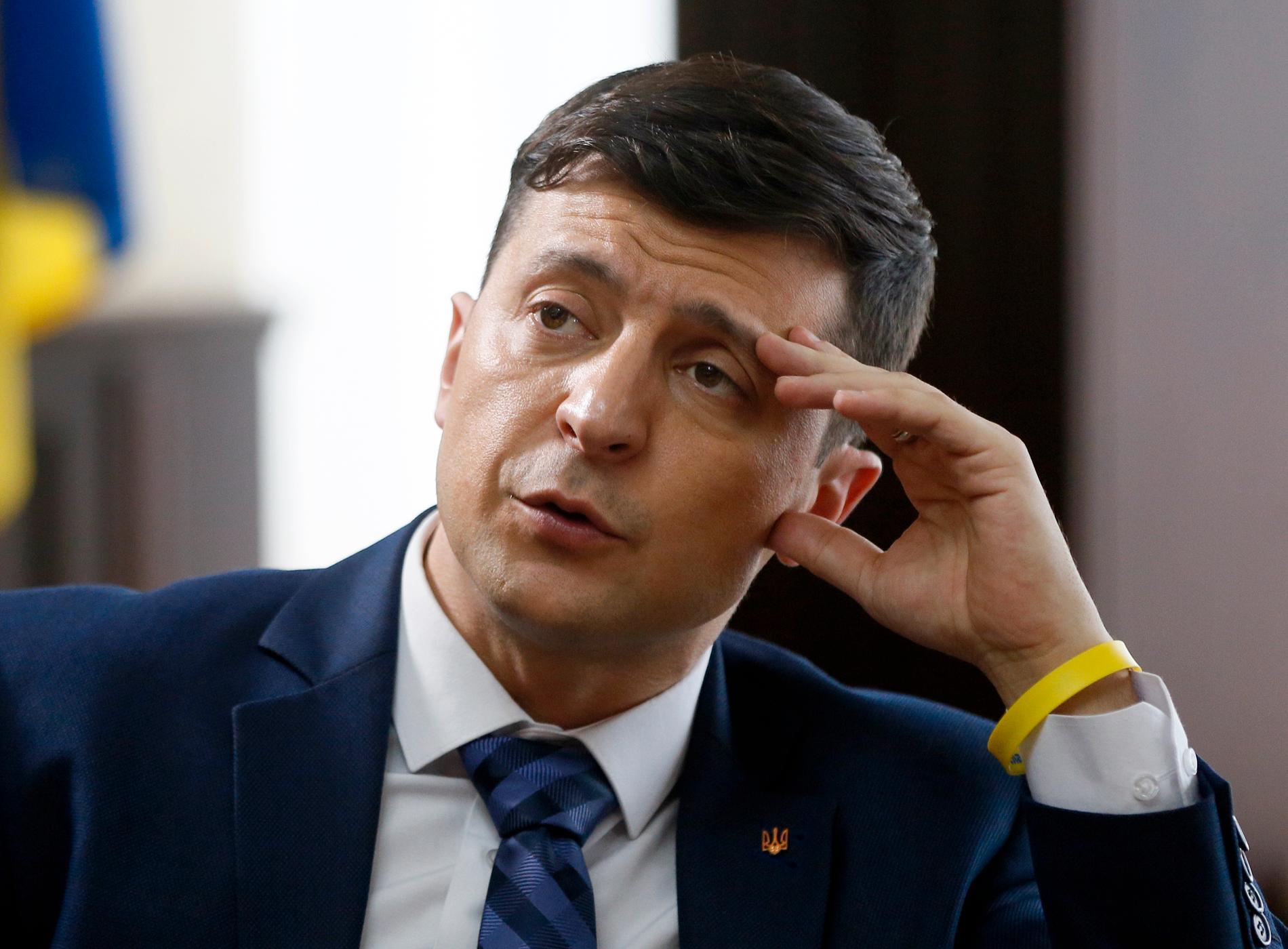 Komikern Volodymyr Zelenskij kan bli Ukrainas nya president. Han leder opinionsundersökningarna efter bara ha kandiderat under knappt tre månader.