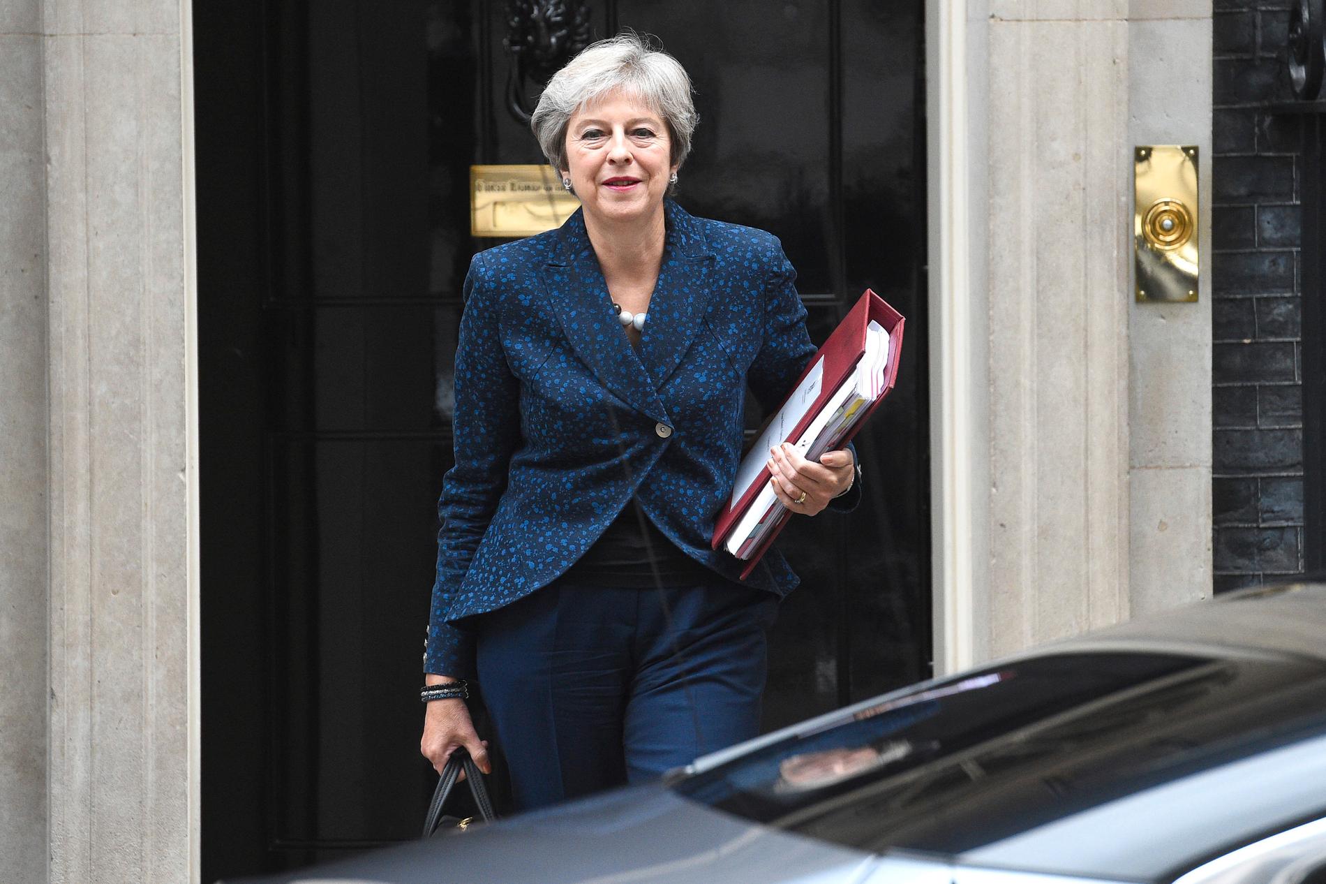 På torsdagen träffar Storbritanniens premiärminister Theresa May sina ministrar för att diskutera hur man ska förbereda sig för en avtalslös brexit. Under torsdagen väntas myndigheterna också publicera en rad råd till allmänheten hur de ska hantera en situation där landet "kraschar" ut ur EU. Bilden är från 12 september, 2018.