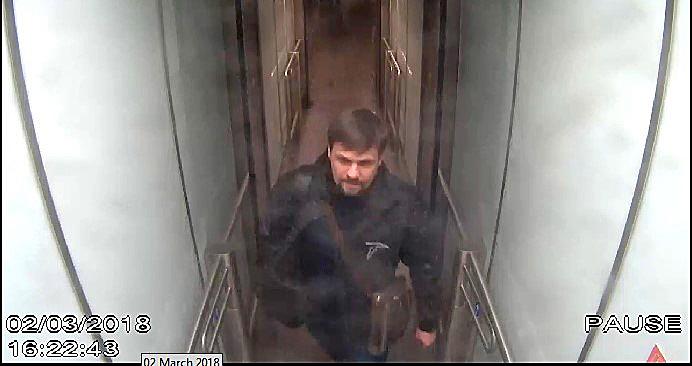 Ruslan Boshirov fångad på övervakningskamera på Gatwicks flygplats. 
