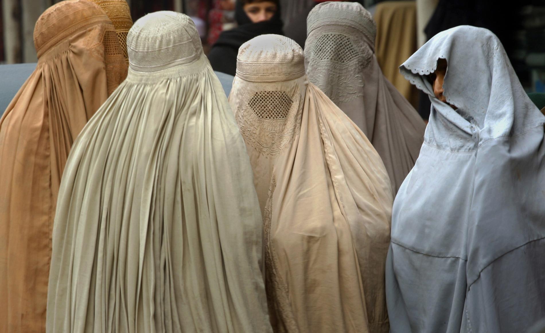 Kvinnor i burka. 