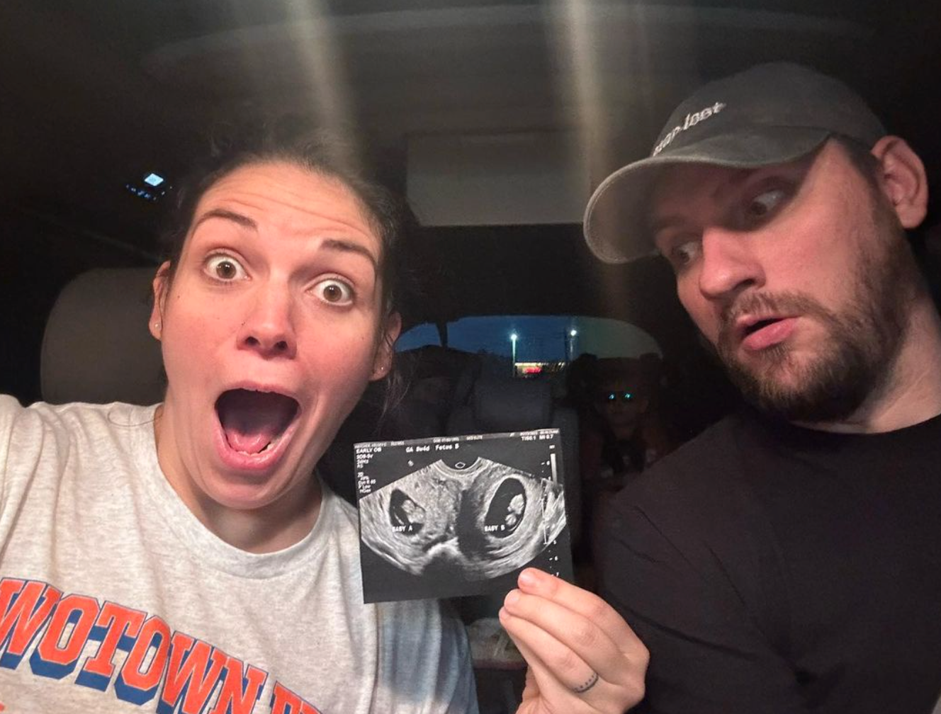 På sitt Instagramkonto  doubleuhatchlings har Kelsey delat med sig av sin ovanliga graviditet.
