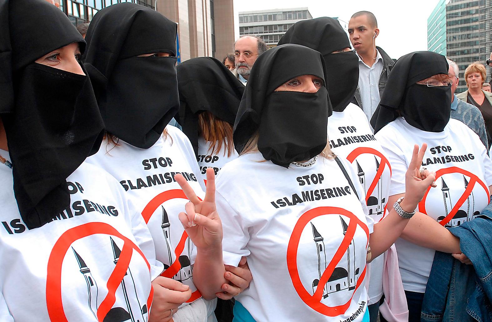T-shirtprotest i Bryssel mot ”islamiseringen” av Europa.