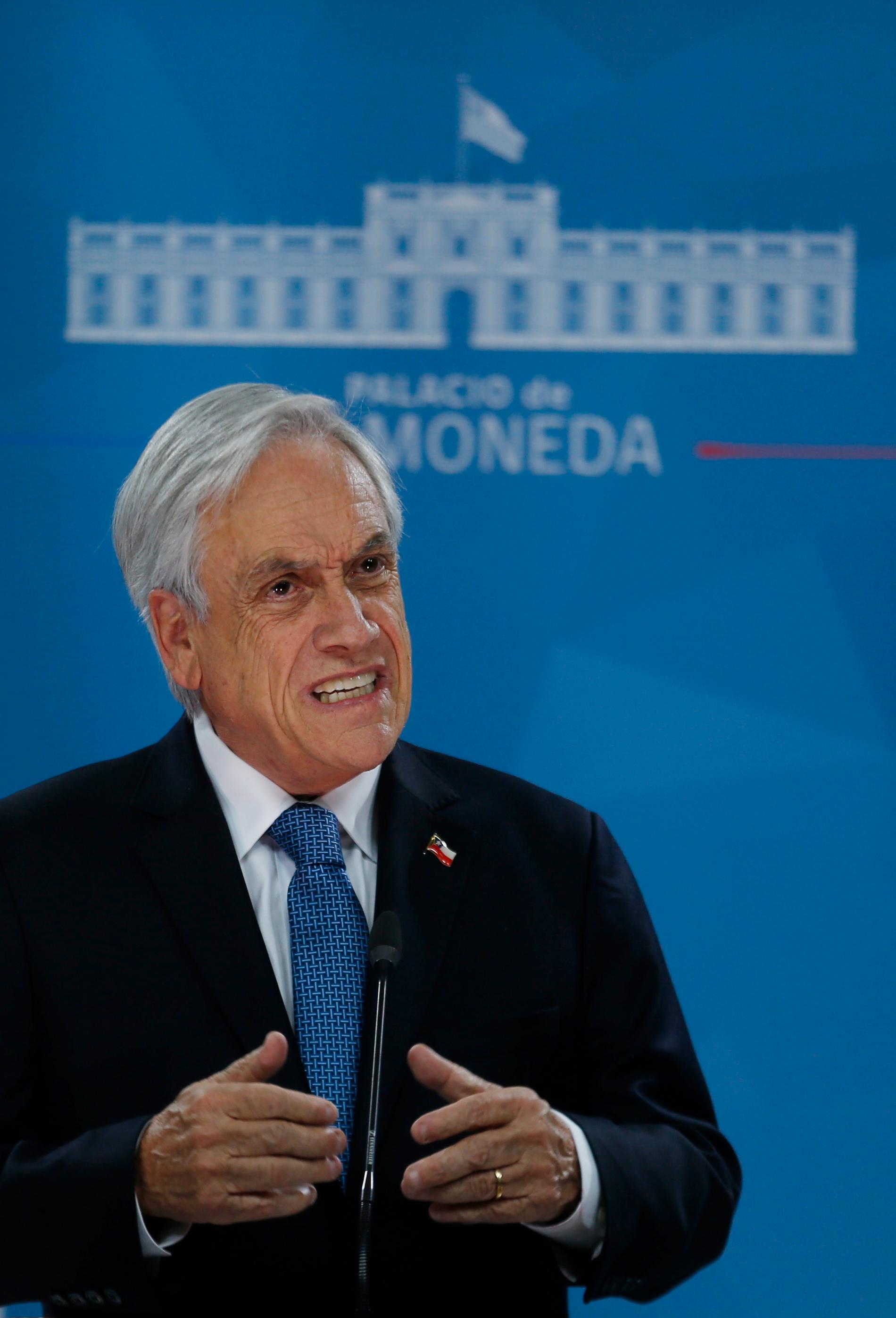 Chiles president Sebastián Piñera ber om ursäkt för att han inte tagit itu med problemen med ekonomisk ojämlikhet.