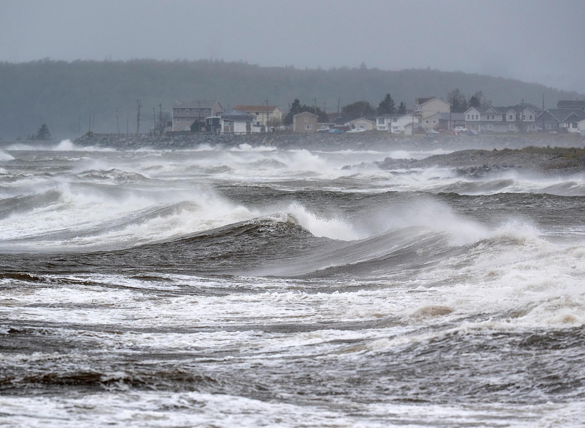 Kraftiga regn och vindar piskar Atlanten i Eastern Passage i Nova Scotia under lördagen – den posttropisk cyklonen Fiona är på väg in. Kanadensiska väderexperter har varnat för att det kan bli en av de allvarligaste stormarna i landets historia.