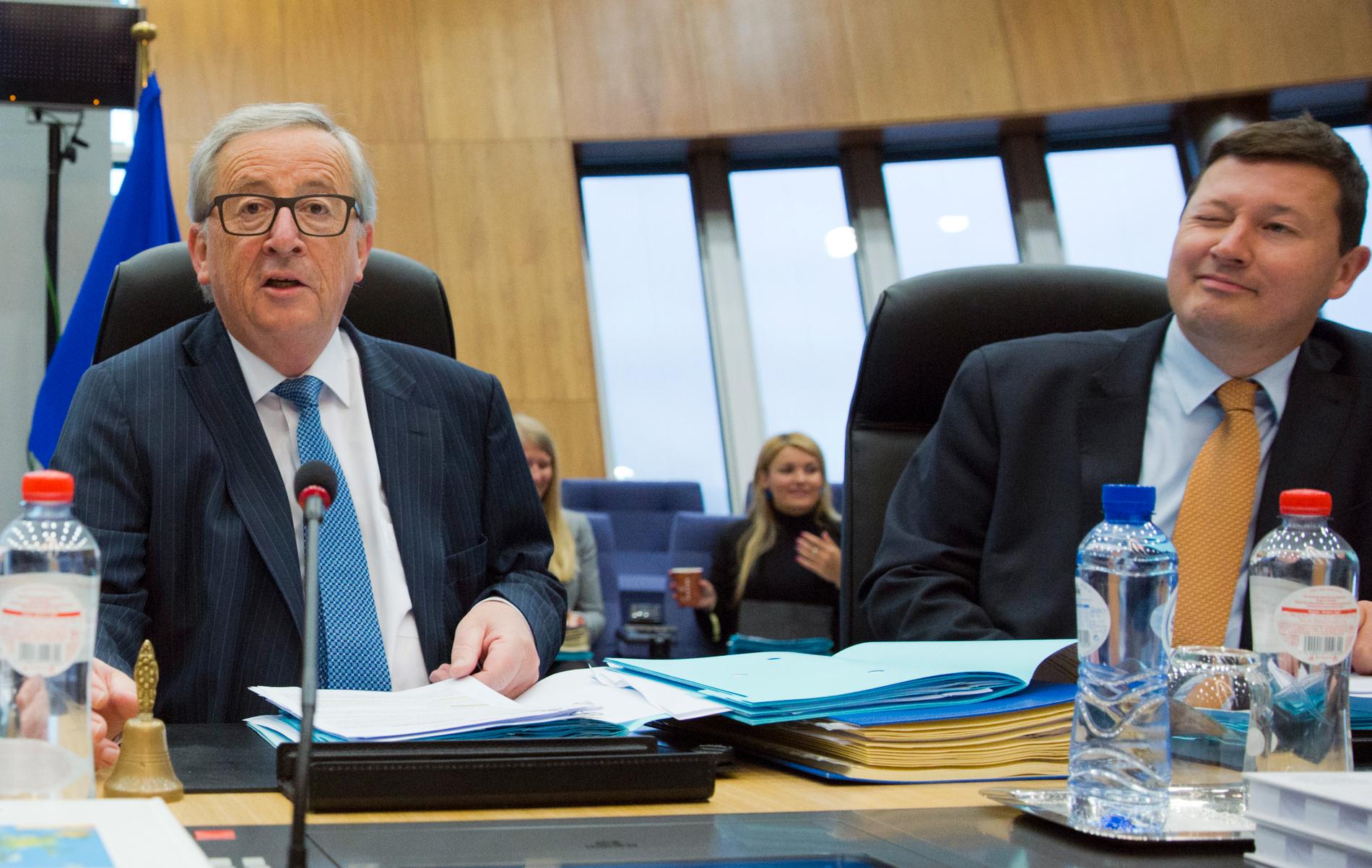 EU-kommissionens ordförande Jean-Claude Juncker (till vänster) och den omtvistade generalsekreteraren för kommissionen Martin Selmayr. Arkivbild.