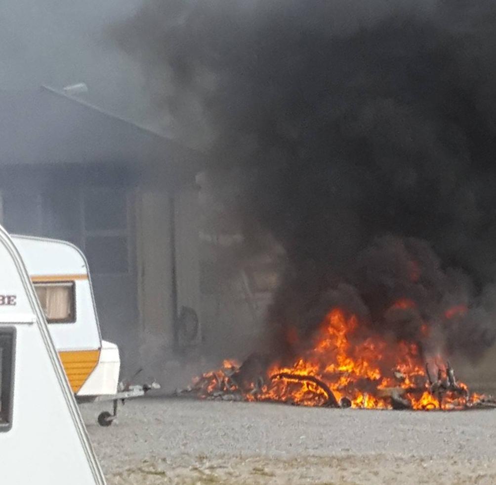 En husvagn började brinna inne på på ett företag i Landvetter.