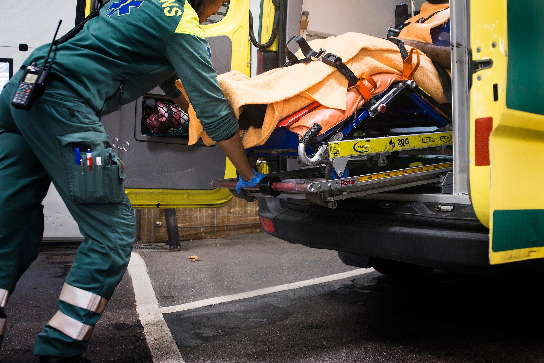 Två personer har förts till sjukhus efter en trafikolycka strax utanför Sundsvall.