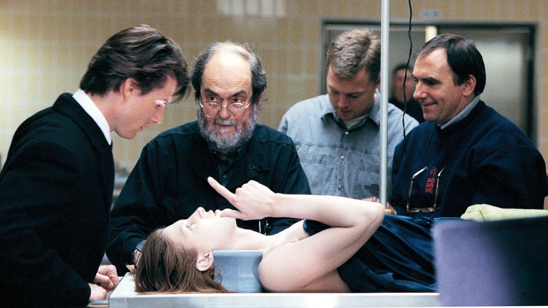 Kubrick under inspelningen av ”Eyes wide shut” (1999) med Tom Cruise.