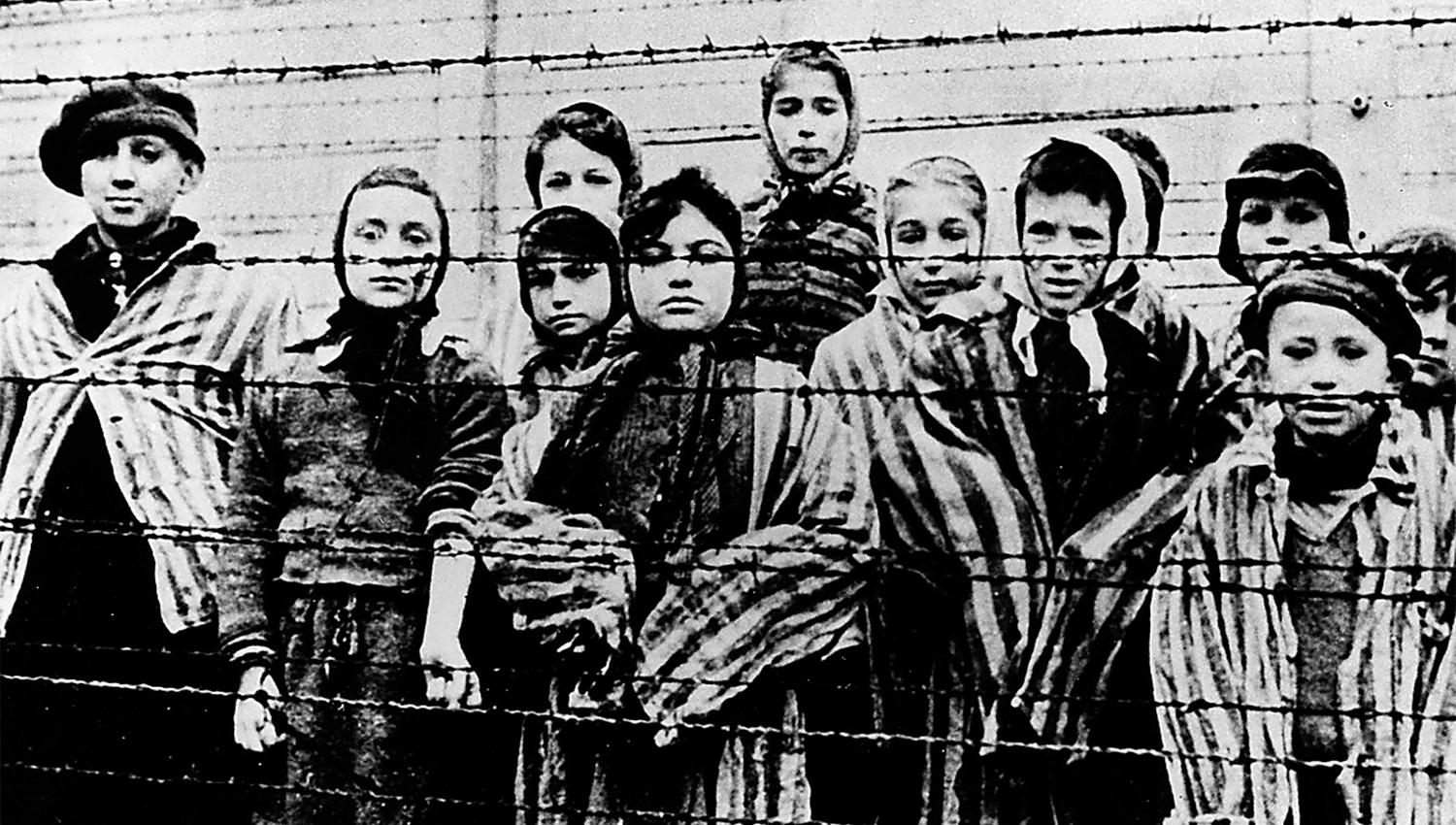 Barn i förintelselägret Auschwitz dit 15-åriga Dora Bruder fördes 1942. Foto: AP