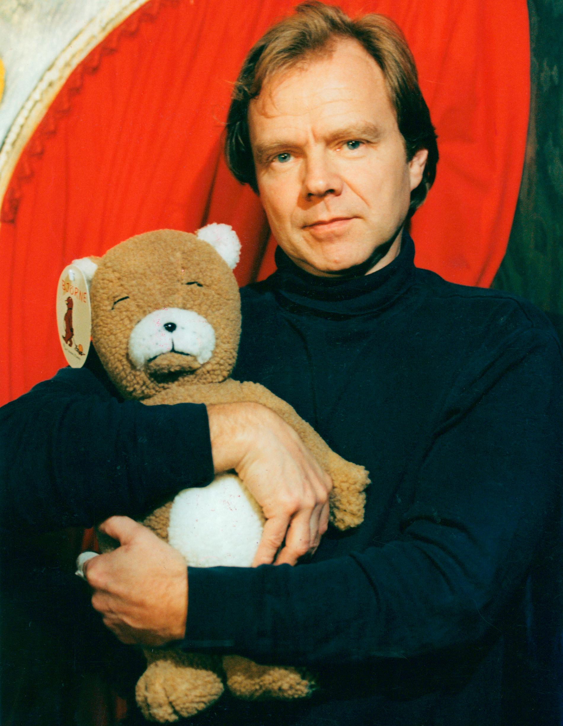 Jörgen Lantz med "Björne" i famnen.