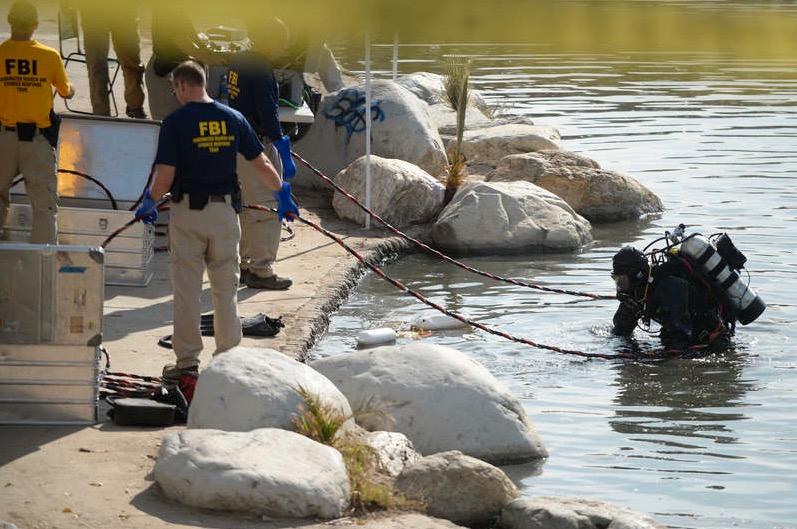 FBI började under torsdagen att finkamma sjön i Seccombe Lake Park i San Bernardino efter spår från terrorparet Syed Rizwan Farook, 28, och Tashfeen Malik, 27.
