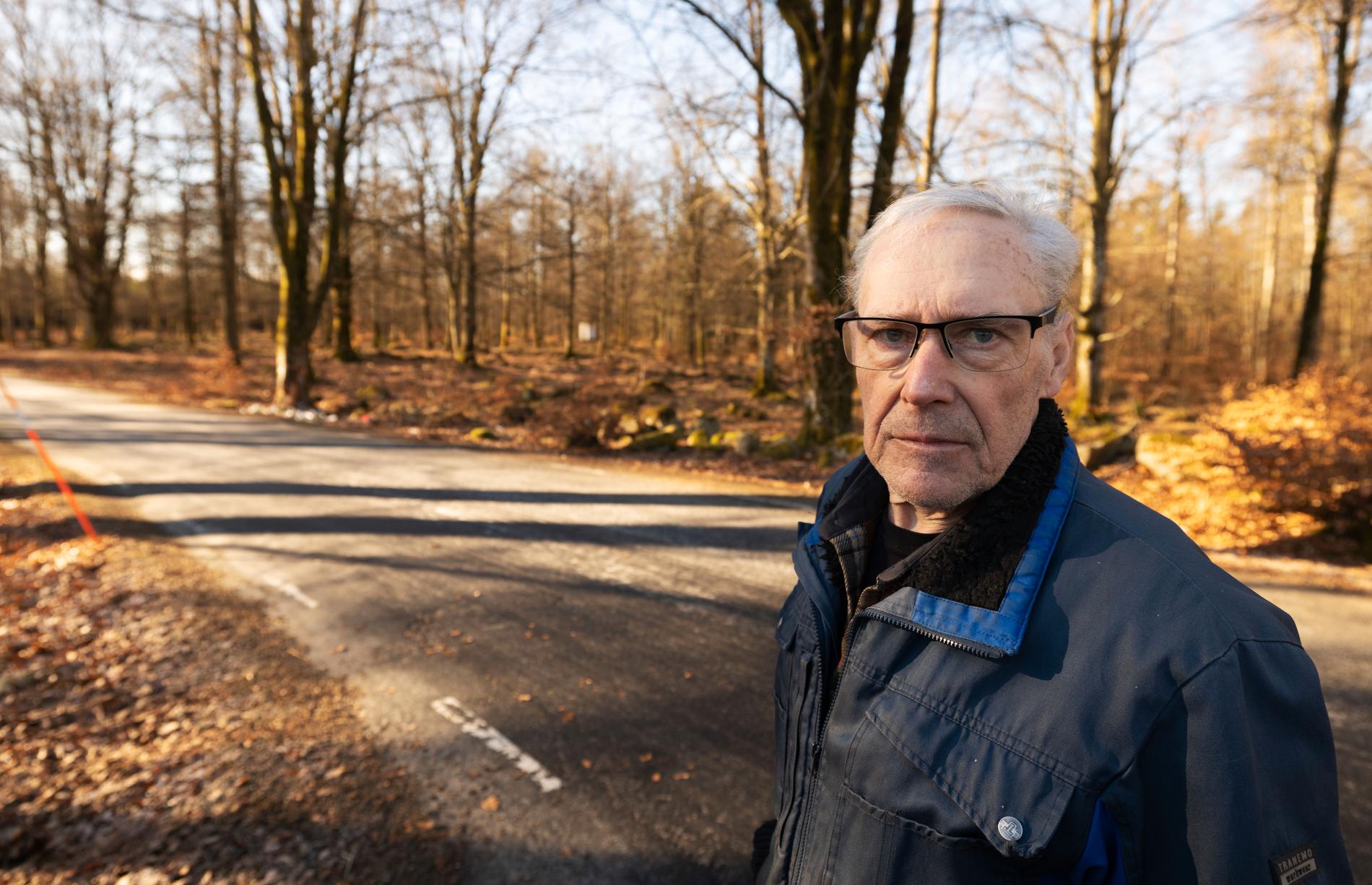 Gert Jönsson, 73, säger att han tycker det är mycket olyckor på vägen. 