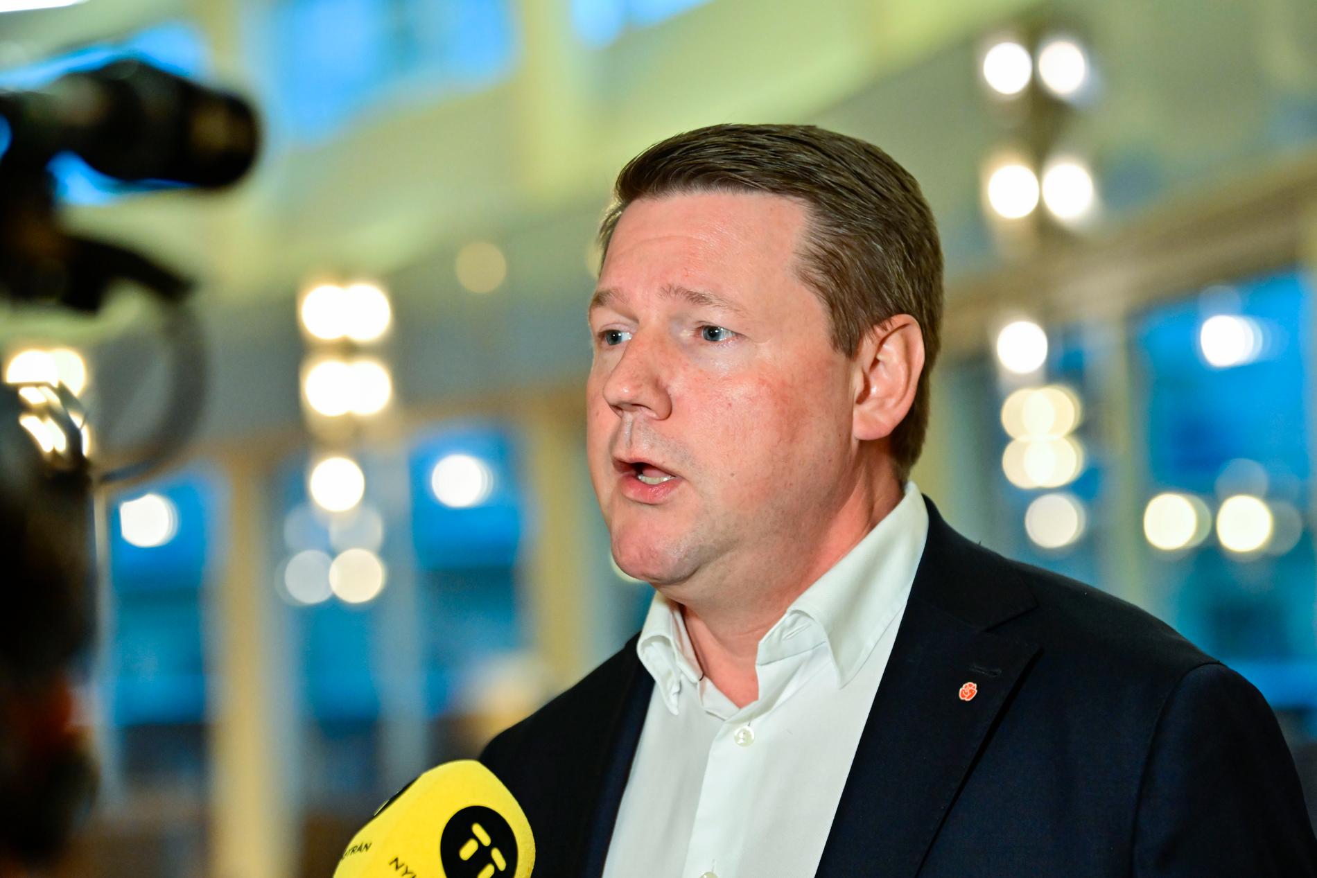 Socialdemokraternas partisekreterare Tobias Baudin tror att S starka uppgång i SCB:s första mätning efter valet är ett tecken på att väljarna straffar regeringen för vallöften som sviks.