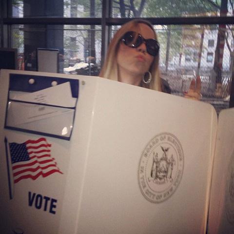 Superdivan Mariah Carey hade tagit sig till vallokalen.