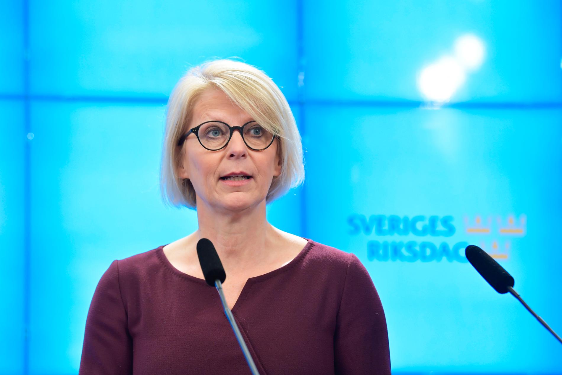 Moderaternas ekonomisk-politiska talesperson Elisabeth Svantesson vill ge lönetillägg till vårdpersonalen som bekämpar coronaviruset. Arkivbild.