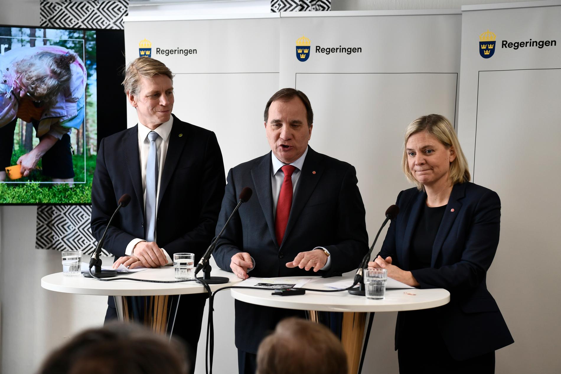 Finansmarknadsminister Per Bolund, Stefan Löfven och finansminister Magdalena Andersson vid dagens pressträff.