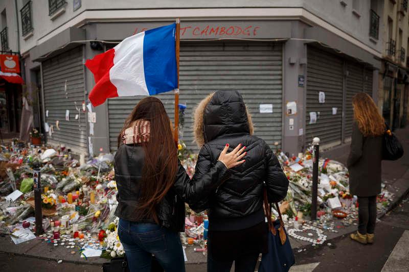 I dag är det ett år sedan terrorattentaten i Paris där 130 personer dödades och 1 600 skadades. I valet 2017 väntas terrorn bli en stor fråga.
