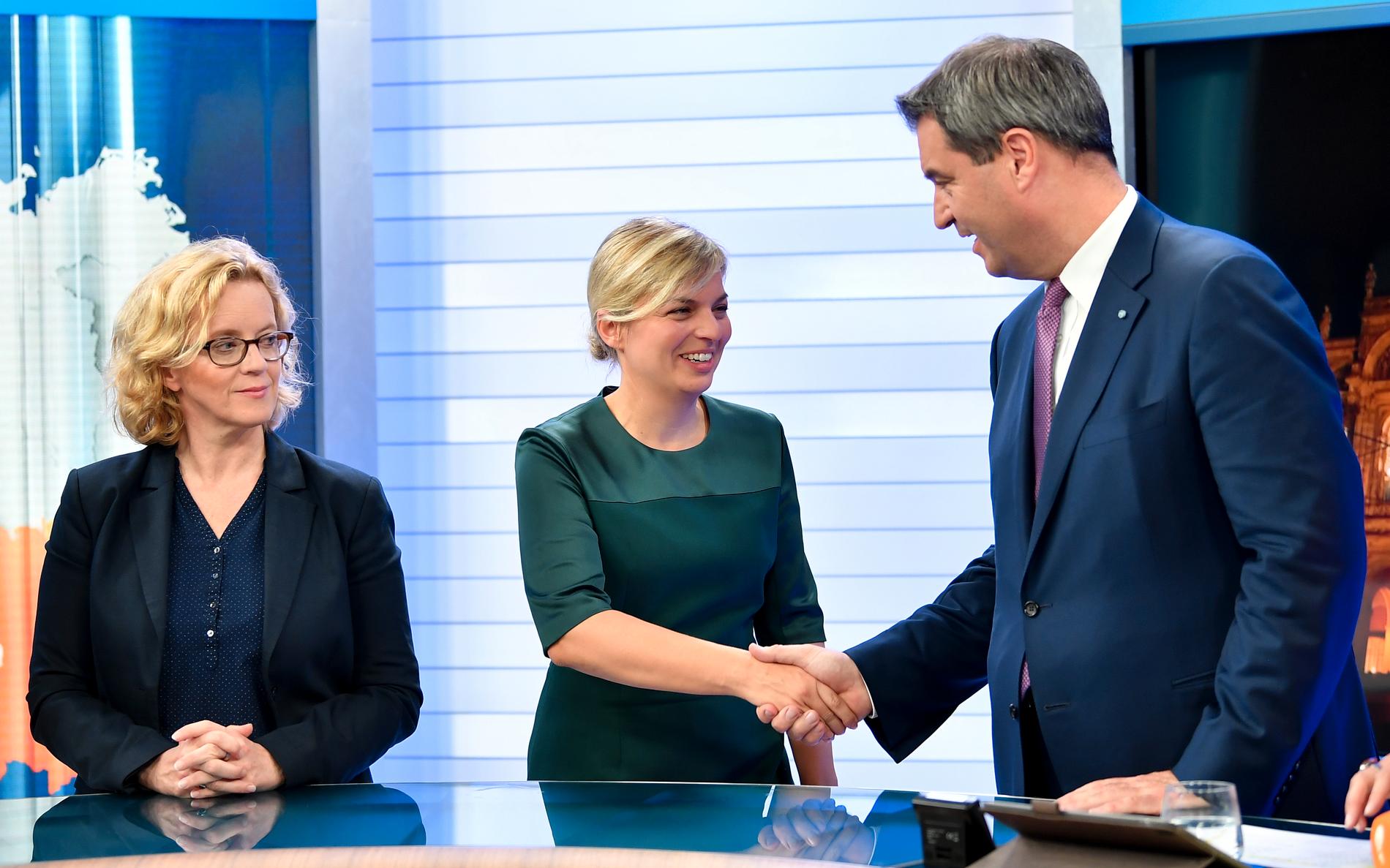 Natascha Kohnen, Socialdemokraternas toppkandidat (till vänster), De grönas kandidat Katharina Schulze (i mitten) och Bayerns guvernör Markus Söder (CSU) i en tv-debatt efter delstatsvalet.