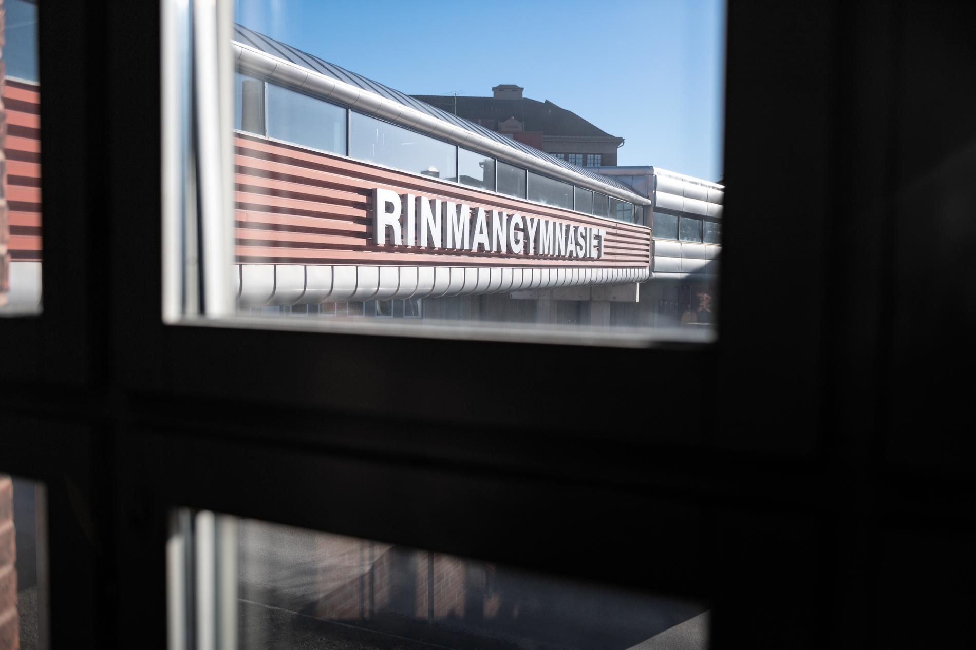 Rinmangymnasiet i Eskilstuna har bland annat infört mentorskap för våldsprevention och genomfört kris- och stabsledarutbildningar.